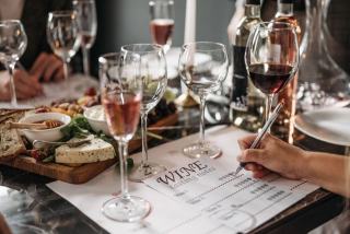 Remplir une fiche de dégustation de vin